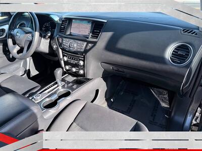 2018 Nissan Pathfinder SV   - Photo 8 - Costa Mesa, CA 92626