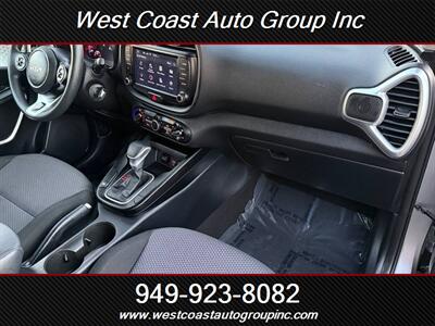 2022 Kia Soul LX   - Photo 9 - Costa Mesa, CA 92626