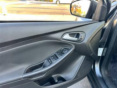 2016 Ford Focus SE   - Photo 8 - Costa Mesa, CA 92626