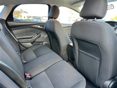 2016 Ford Focus SE   - Photo 6 - Costa Mesa, CA 92626