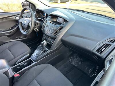 2016 Ford Focus SE   - Photo 5 - Costa Mesa, CA 92626