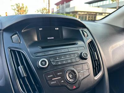 2016 Ford Focus SE   - Photo 9 - Costa Mesa, CA 92626