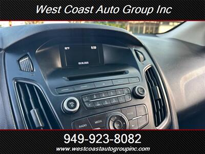 2016 Ford Focus SE   - Photo 9 - Costa Mesa, CA 92626