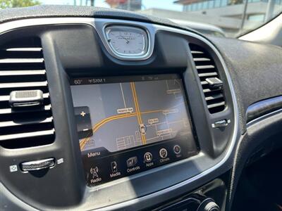 2016 Chrysler 300C   - Photo 16 - Costa Mesa, CA 92626