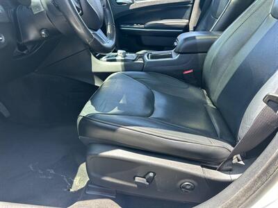 2016 Chrysler 300C   - Photo 10 - Costa Mesa, CA 92626