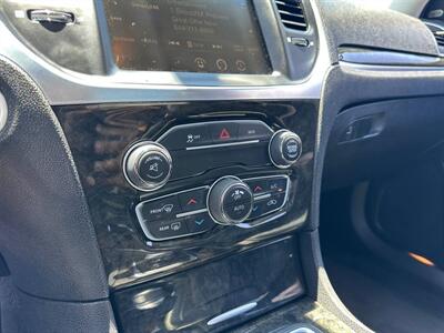 2016 Chrysler 300C   - Photo 14 - Costa Mesa, CA 92626