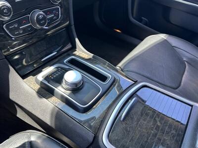 2016 Chrysler 300C   - Photo 15 - Costa Mesa, CA 92626