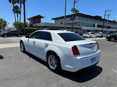 2016 Chrysler 300C   - Photo 4 - Costa Mesa, CA 92626