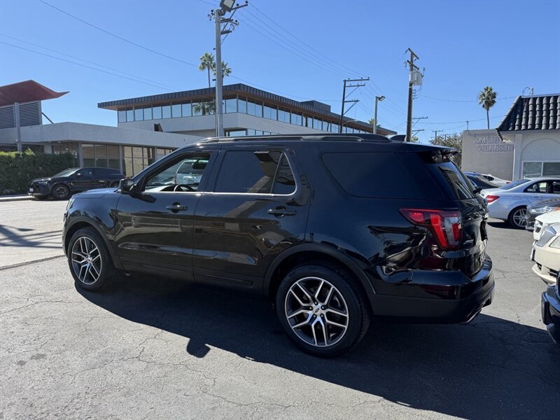 2017 Ford Explorer Sport photo 2