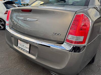 2014 Chrysler 300 Series - Photo 27 - Costa Mesa, CA 92626