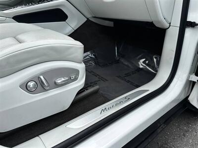 2016 Porsche Macan S   - Photo 13 - Costa Mesa, CA 92626
