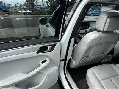 2016 Porsche Macan S   - Photo 10 - Costa Mesa, CA 92626