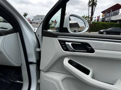 2016 Porsche Macan S   - Photo 17 - Costa Mesa, CA 92626