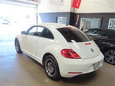 2012 Volkswagen Beetle-Classic 2.5L PZEV   - Photo 4 - Costa Mesa, CA 92626