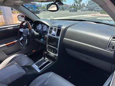 2006 Chrysler 300C   - Photo 12 - Costa Mesa, CA 92626