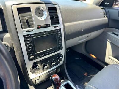 2006 Chrysler 300C   - Photo 15 - Costa Mesa, CA 92626