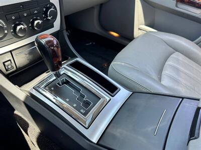 2006 Chrysler 300C   - Photo 13 - Costa Mesa, CA 92626