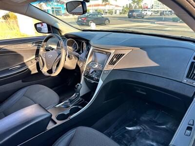 2011 Hyundai SONATA SE   - Photo 6 - Costa Mesa, CA 92626