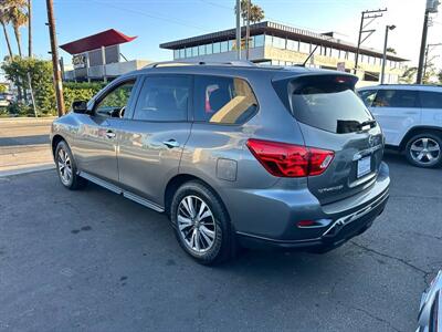 2017 Nissan Pathfinder S   - Photo 5 - Costa Mesa, CA 92626