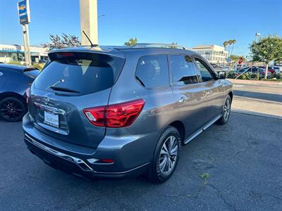 2017 Nissan Pathfinder S   - Photo 4 - Costa Mesa, CA 92626