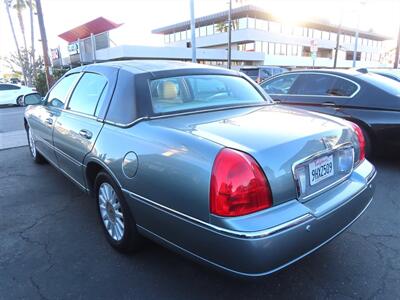 2005 Lincoln Town Car Signature   - Photo 3 - Costa Mesa, CA 92626