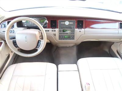 2005 Lincoln Town Car Signature   - Photo 14 - Costa Mesa, CA 92626