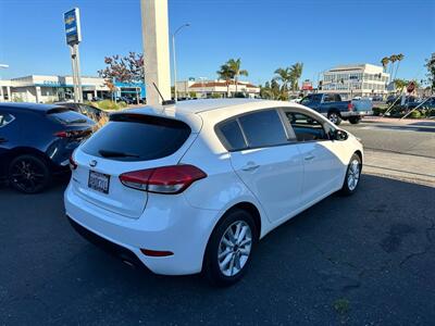 2017 Kia Forte5 LX   - Photo 4 - Costa Mesa, CA 92626