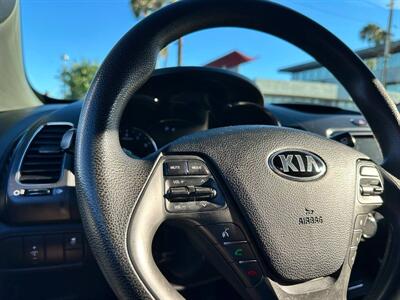 2017 Kia Forte5 LX   - Photo 17 - Costa Mesa, CA 92626