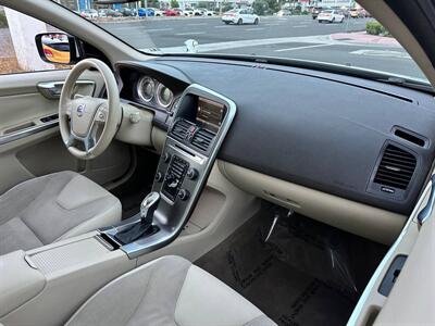 2013 Volvo XC60 3.2   - Photo 8 - Costa Mesa, CA 92626