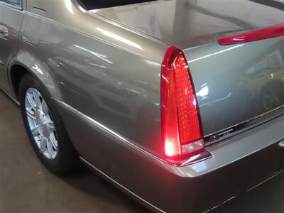 2011 Cadillac DTS 4.6L V8   - Photo 20 - Costa Mesa, CA 92626