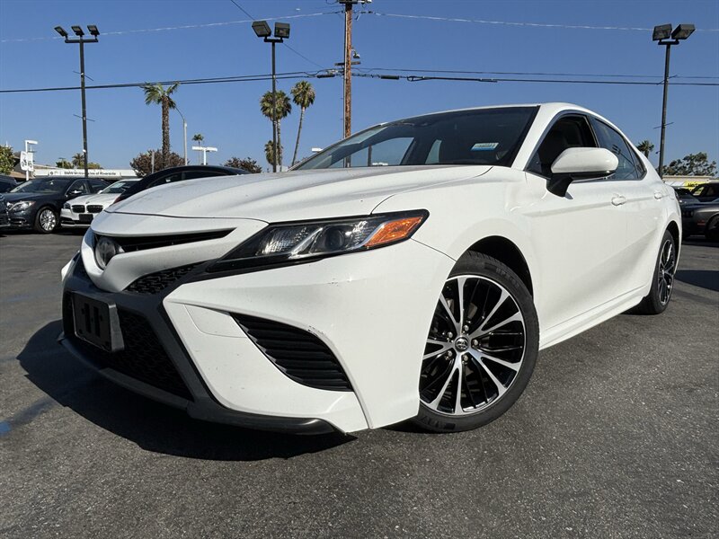 2018 Toyota Camry 2.5 Auto SE's photo