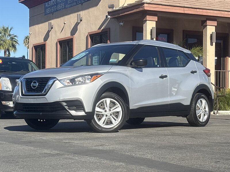 2019 Nissan Kicks S's photo