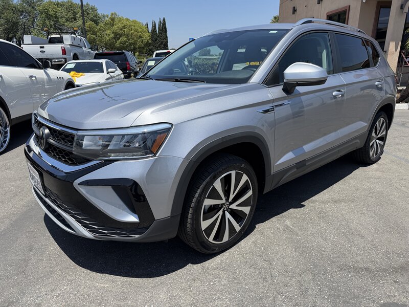 2024 Volkswagen Taos 1.5T SE's photo