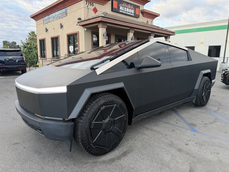 2024 Tesla Cybertruck Rear-Wheel Drive|All-Wheel Drive's photo