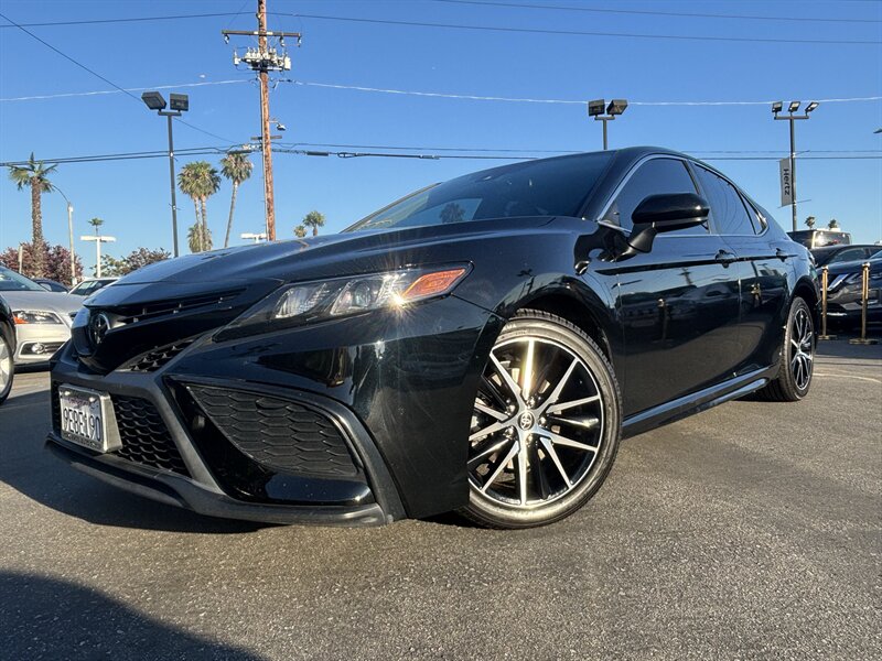 2021 Toyota Camry 2.5 Auto SE's photo