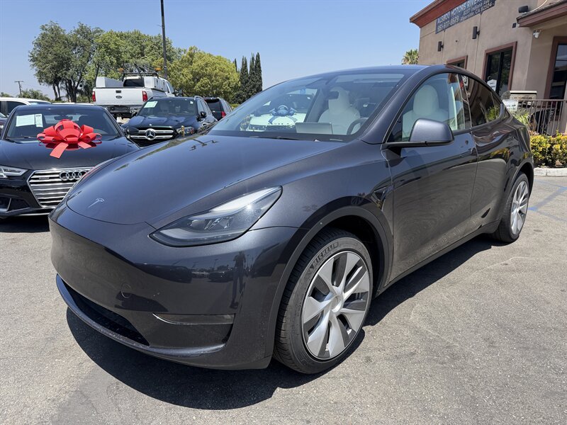 2024 Tesla Model Y Long Range Dual Motor All-Wheel Drive's photo