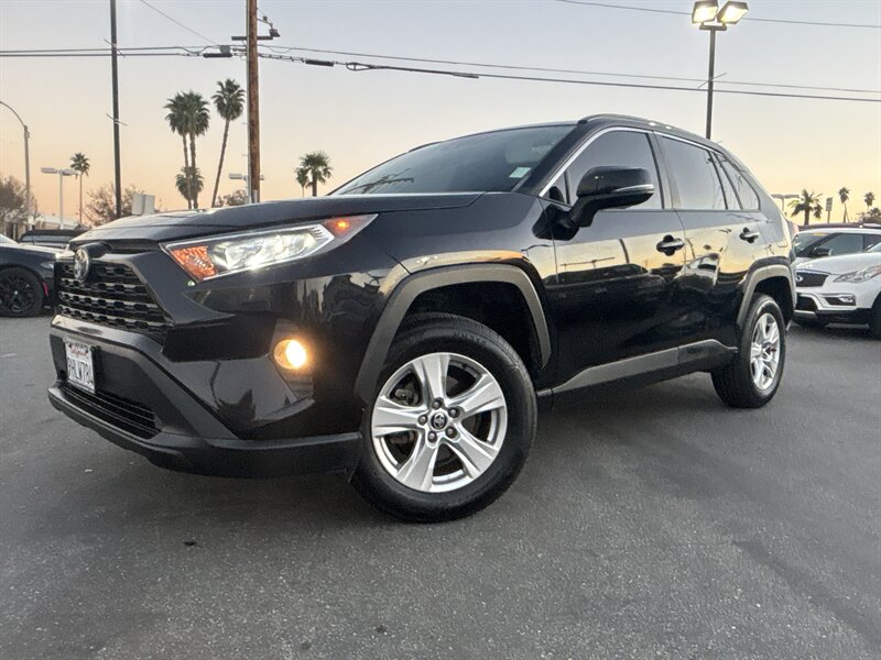 2021 Toyota RAV4 XLE's photo