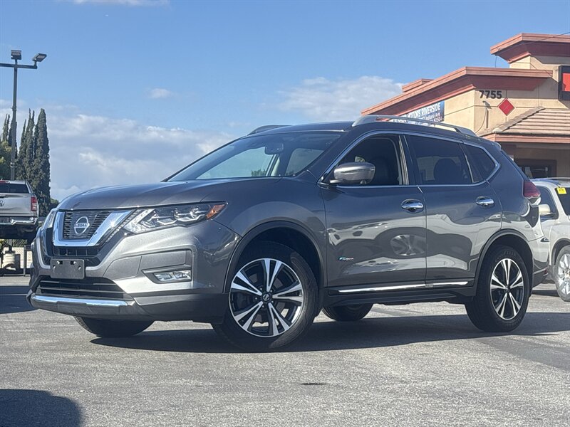 2017 Nissan Rogue Hybrid SL's photo