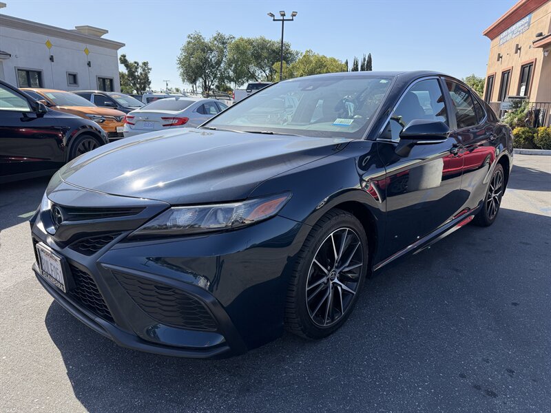 2021 Toyota Camry 2.5 Auto SE's photo