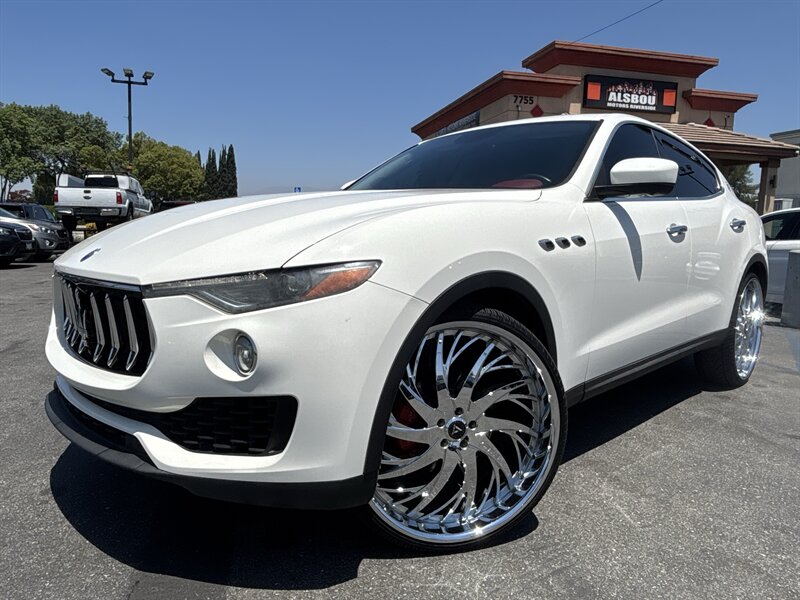 2017 Maserati Levante Levante's photo