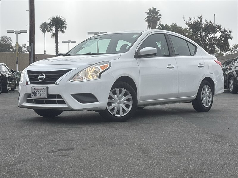 2018 Nissan Versa SV's photo