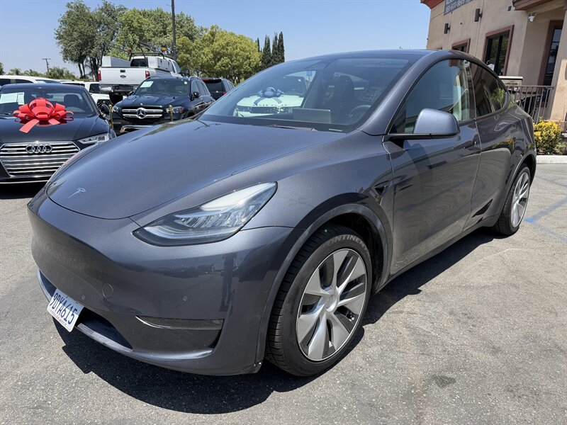 2022 Tesla Model Y Long Range Dual Motor All-Wheel Drive's photo