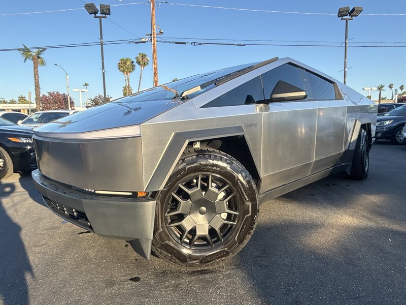 2024 Tesla Cybertruck All-Wheel Drive's photo