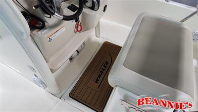 2018 Boston Whaler 240 Dauntless 60th Anniversary   - Photo 8 - Daytona Beach, FL 32176