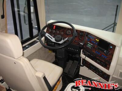 2000 Prevost XL Royale   - Photo 3 - Daytona Beach, FL 32176