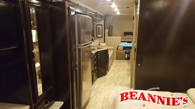 2017 Four Winds 35SD Super C   - Photo 6 - Daytona Beach, FL 32176