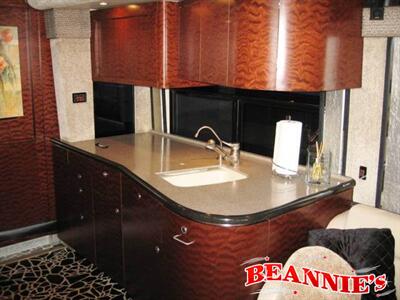 2005 Prevost H3-45 Vantare Conversion   - Photo 3 - Daytona Beach, FL 32176