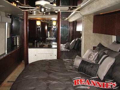 2005 Prevost H3-45 Vantare Conversion   - Photo 5 - Daytona Beach, FL 32176