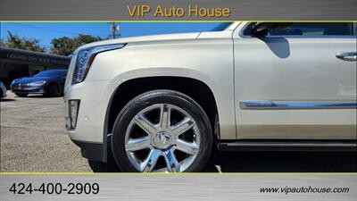 2017 Cadillac Escalade ESV Platinum   - Photo 12 - Lawndale, CA 90260