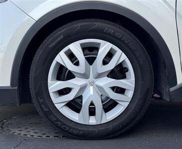 2019 Toyota C-HR XLE   - Photo 18 - San Jose, CA 95126